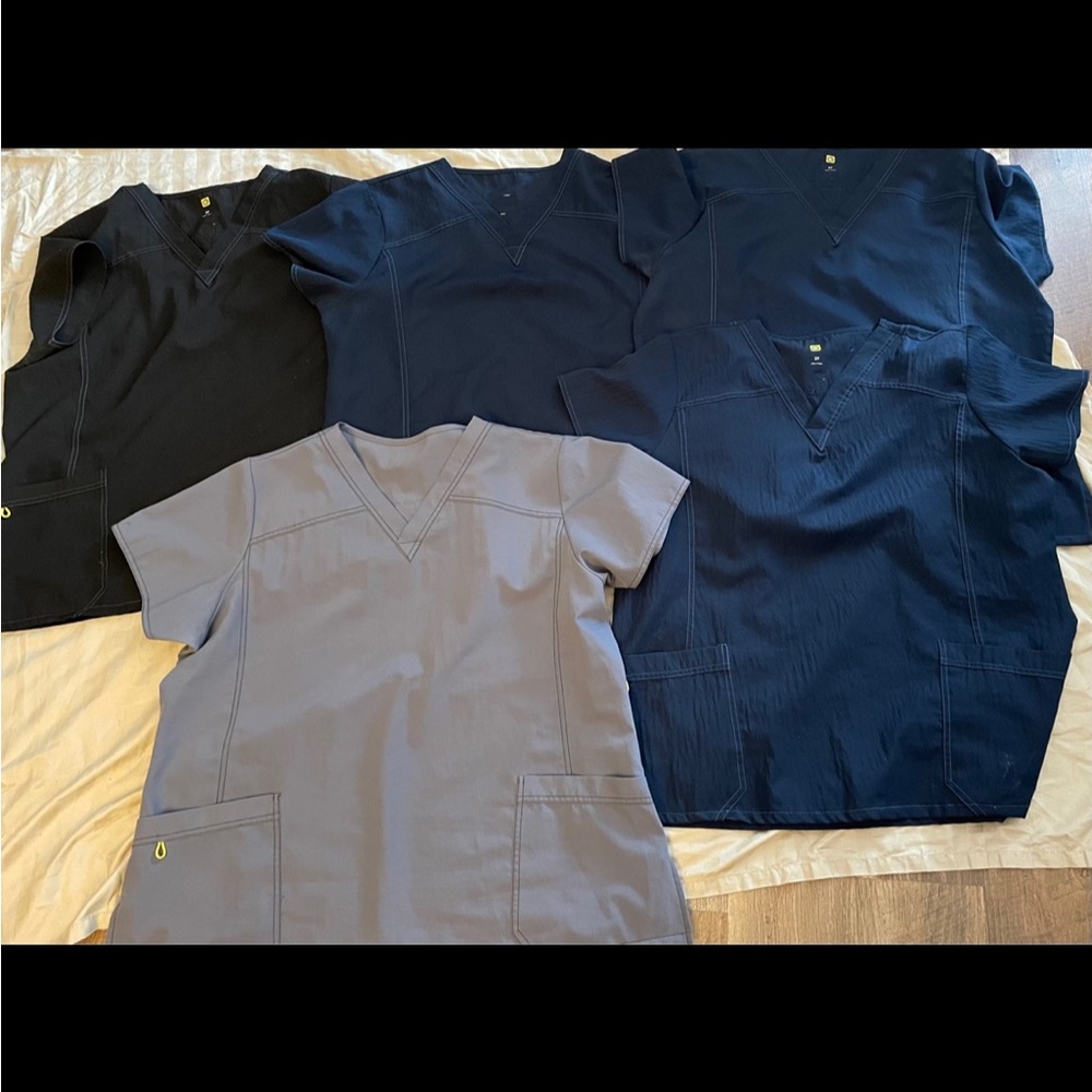 2X  wonder wink 4 stretch scrub tops lot